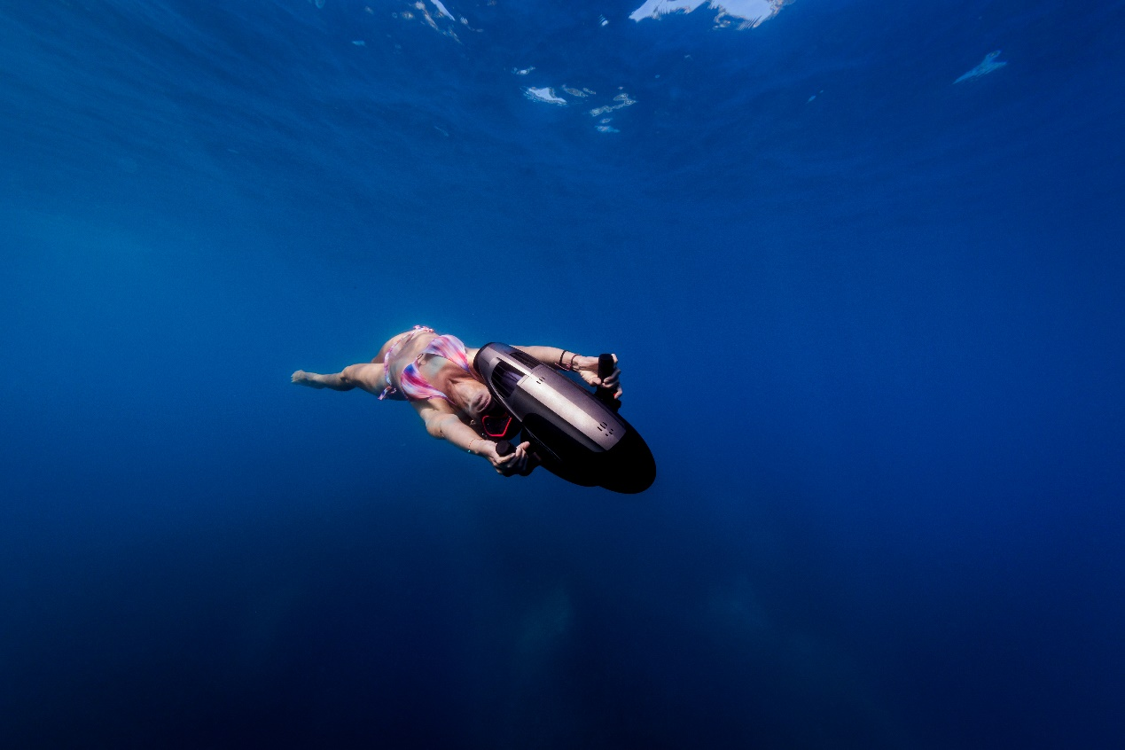 VAPOR Underwater Scooter