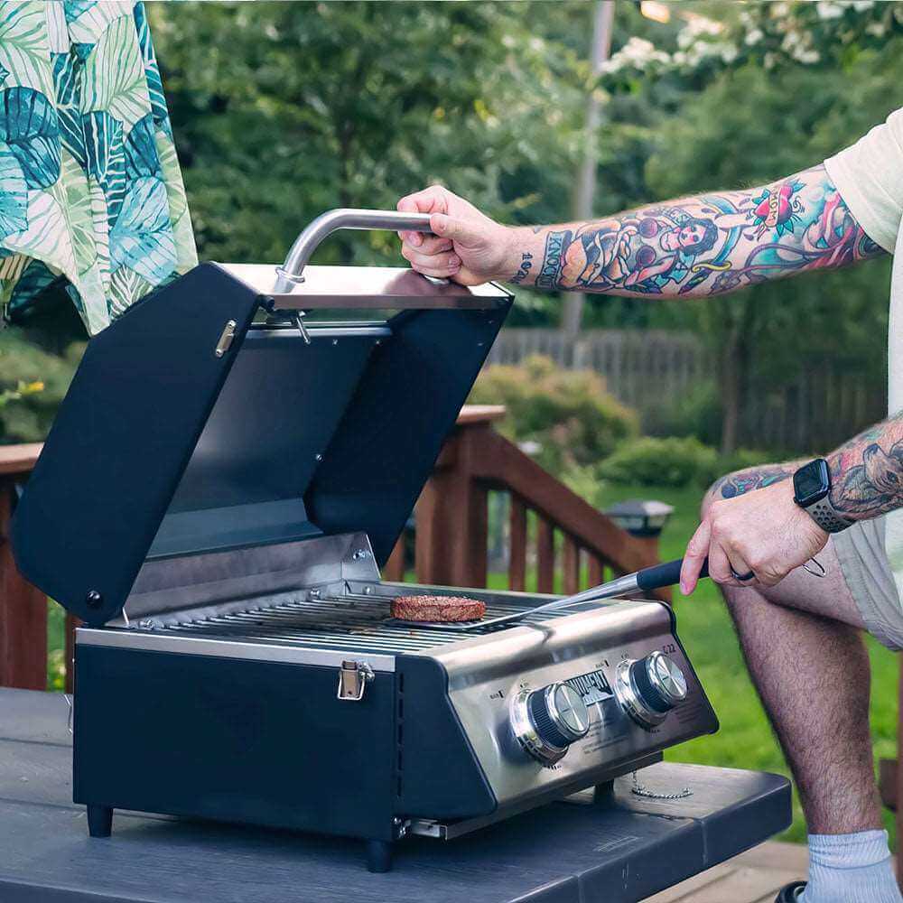 G22 | Stainless Tabletop Propane Grill